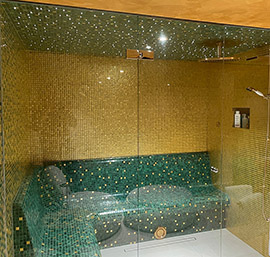 Dampfbad mit Mosaik in 24k Gold